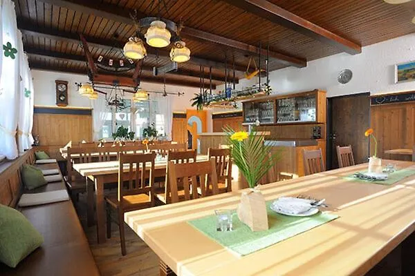 Gastwirtschaft & Doll Ξενοδοχείο *