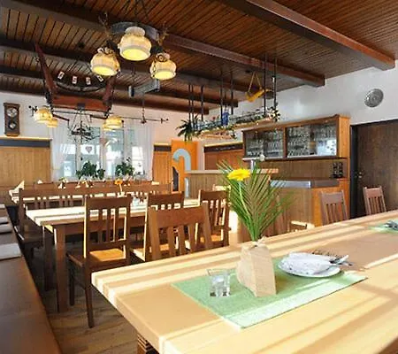 Gastwirtschaft & Doll Otel *